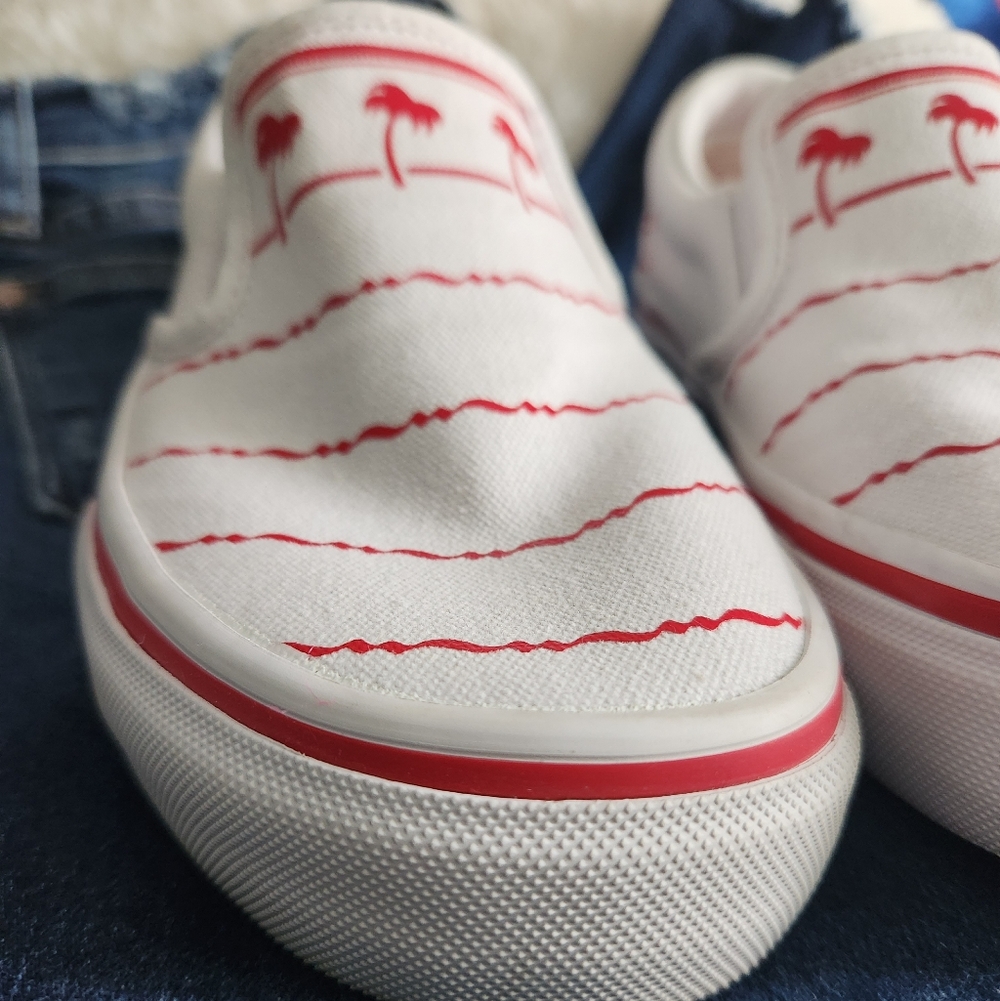 IN-N-OUT Burger Drink Cup Shoes - Picture 5 of 9
